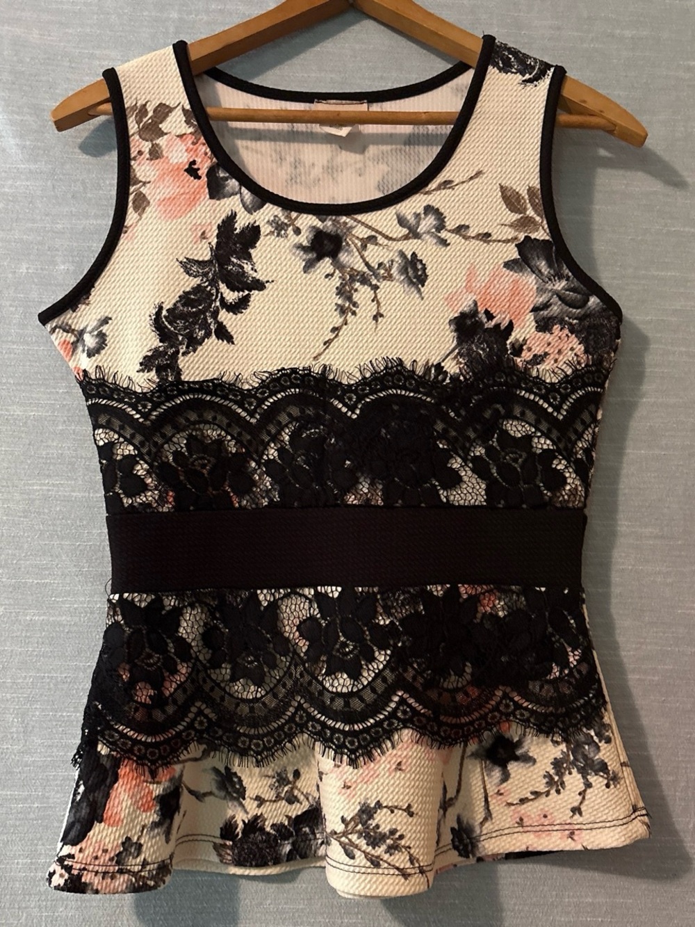Fashion Magazine Peplum Top Sleeveless Pullover Cream/Pink/Black Women’s Sz S